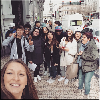 Gruppo di studenti in giro per Porto